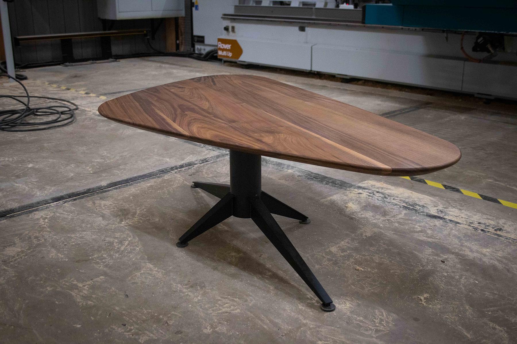 Grenen tafel laten maken