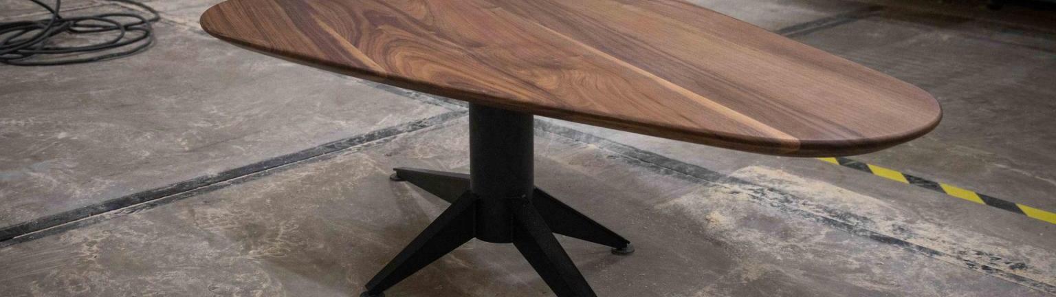 Amerikaans notenhout, met de CNC in vorm gefreesd in de werkplaats van Bax Hout