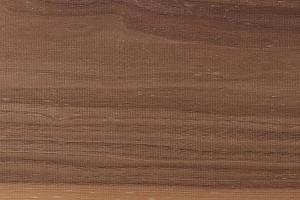 <p><span condensed="" roboto="">Amerikaans notenhout, ook wel bekend als zwarte walnoot (Juglans nigra), is een houtsoort afkomstig van de zwarte walnootboom, die inheems is in Noord-Amerika. Het hout van de zwarte walnoot staat bekend om zijn schoonheid, duurzaamheid en veelzijdigheid, en het wordt vaak gebruikt in meubelproductie, houtbewerking en andere ambachtelijke toepassingen.</span></p>
